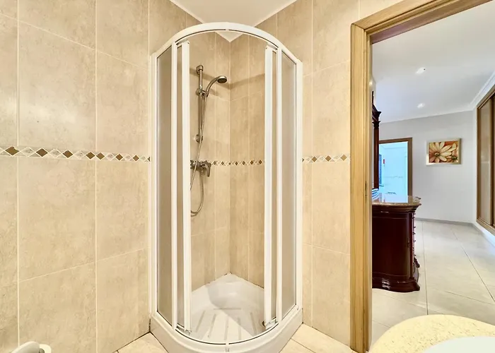 Portimao Riverview 2 With Pool By Homing Praia da Rocha