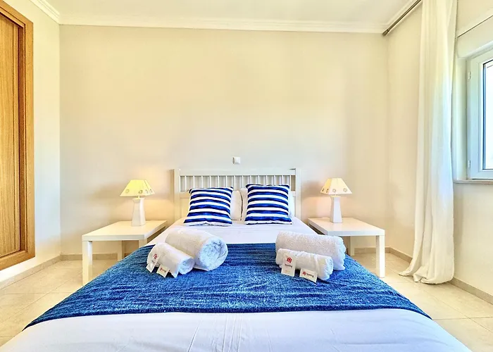 Portimao Riverview 2 With Pool By Homing