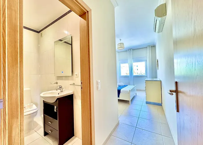 Portimao Riverview 2 With Pool By Homing Apartament Praia da Rocha