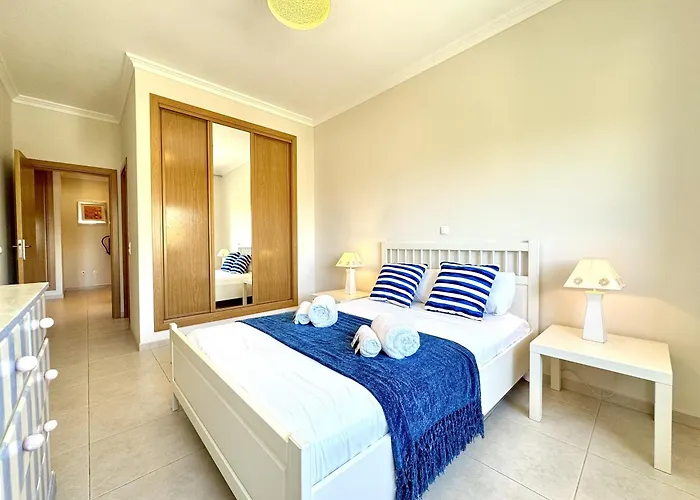 Portimao Riverview 2 With Pool By Homing Apartament Praia da Rocha