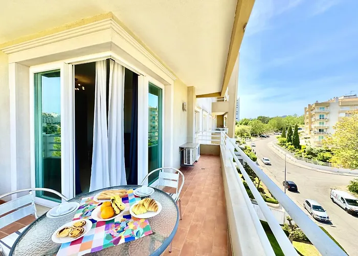 Portimao Riverview 2 With Pool By Homing Apartament Praia da Rocha